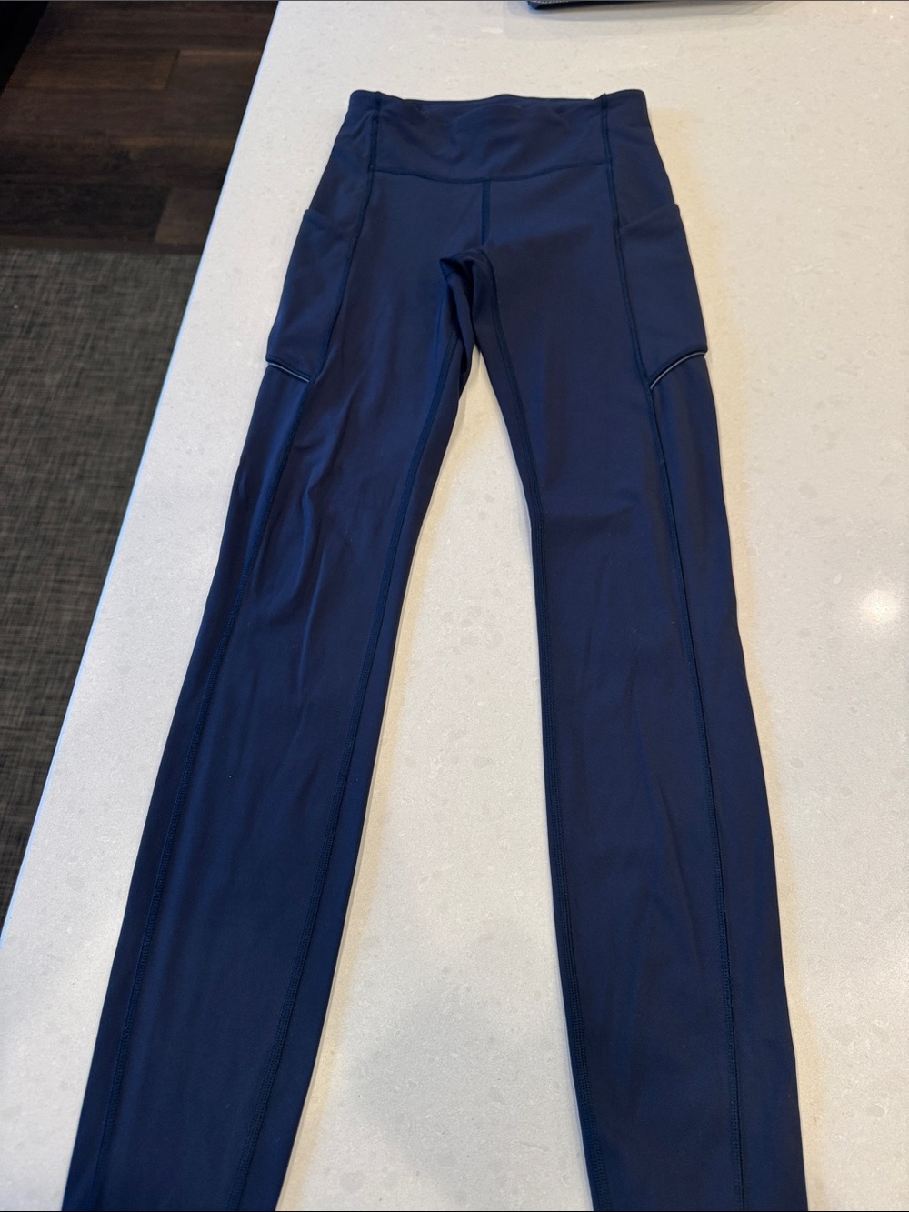 lululemon athletica Deep Navy leggings nice deep pockets size 2.